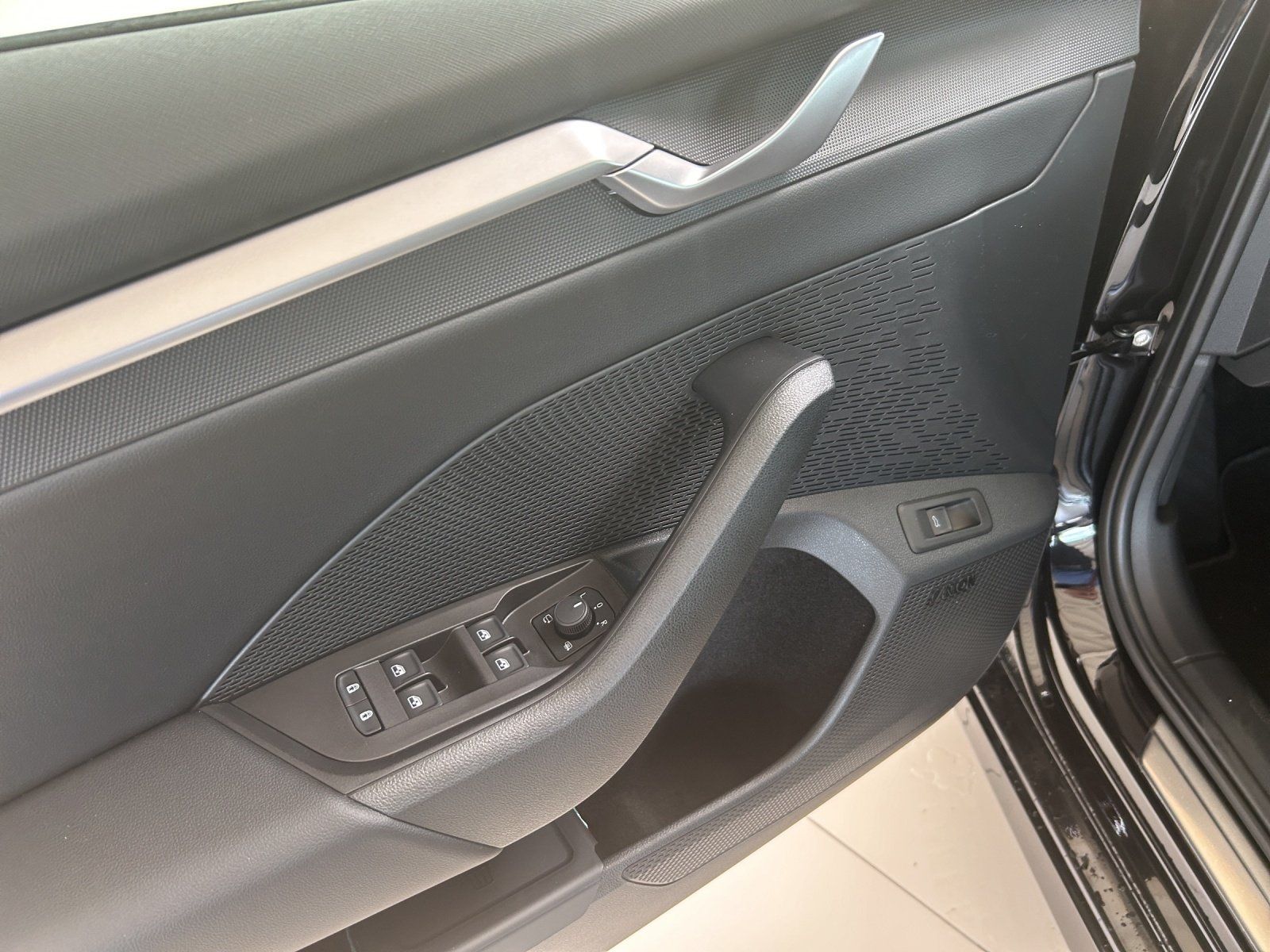 Fahrzeugabbildung SKODA Octavia Combi Selection 2,0 TDI 110 kW DSG