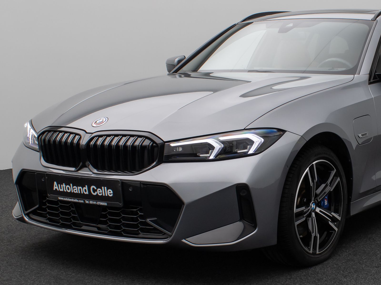 Fahrzeugabbildung BMW 330e xD M Sport Pro Panorama Kamera HUD DAB H/K