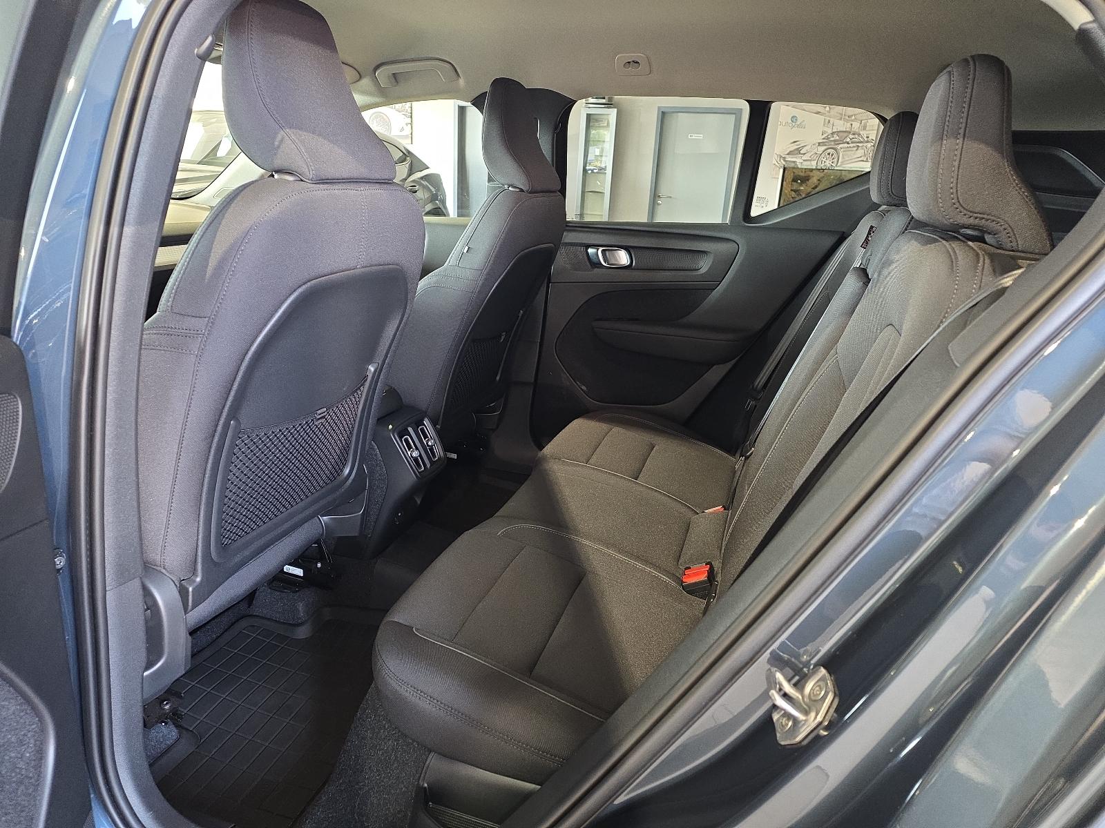 Volvo XC40 T3 Momentum Pro ACC BLIS AHK Kamera LED SHZ
