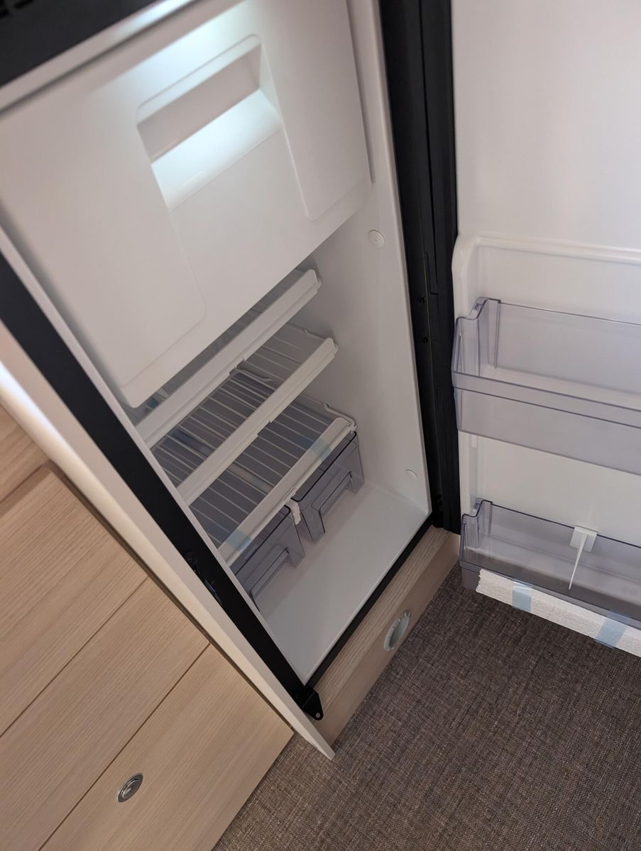 Fahrzeugabbildung Eura Mobil Van V 635 EB  Captain-Chair- Sitze, Skyroof, RFK