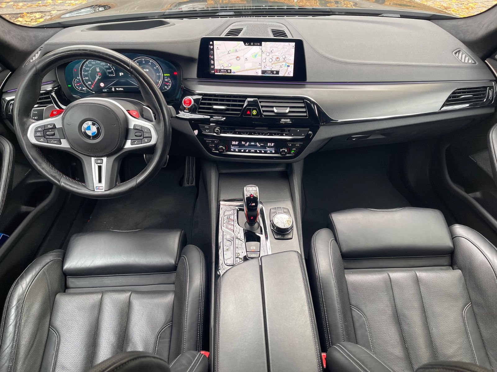 Fahrzeugabbildung BMW M5 Baureihe M5 Lim.*MASSAGE*CARBON*HEAD-UP*LED