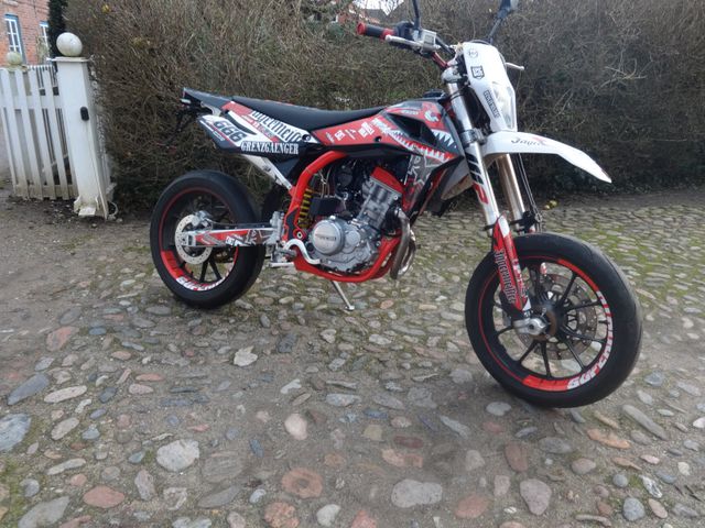 SWM SM 125 R Factory