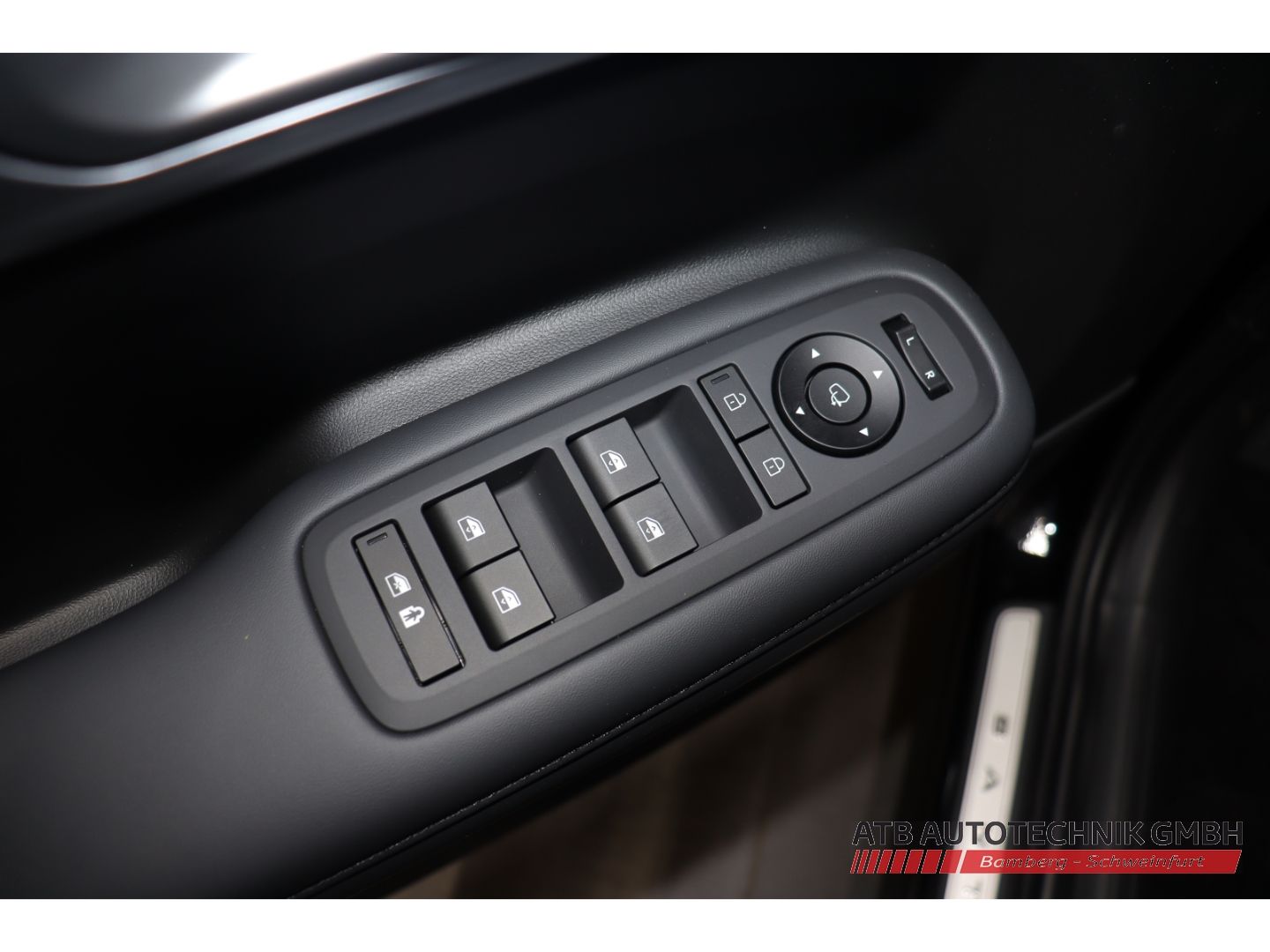 Fahrzeugabbildung Hyundai SANTA FE Hybrid MY26 1.6 T-GDi 6-AT 2WD Signatur