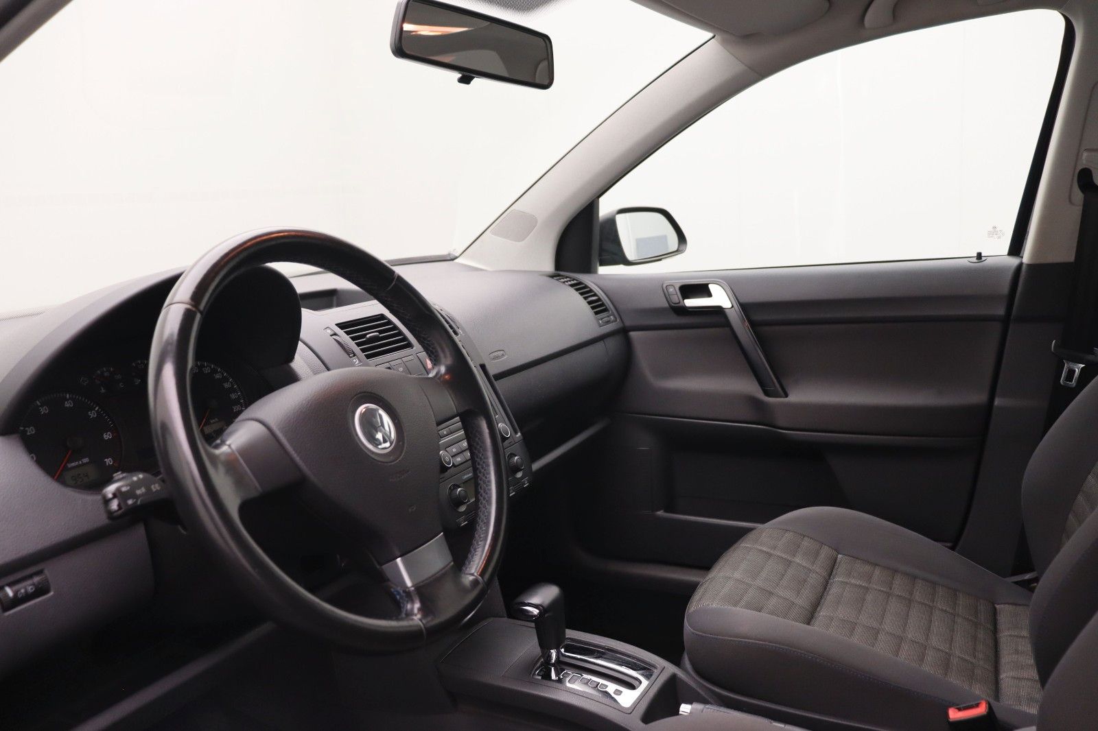 Fahrzeugabbildung Volkswagen Polo IV 1.4 Tour AUTOMATIK AHK KLIMA SHZ