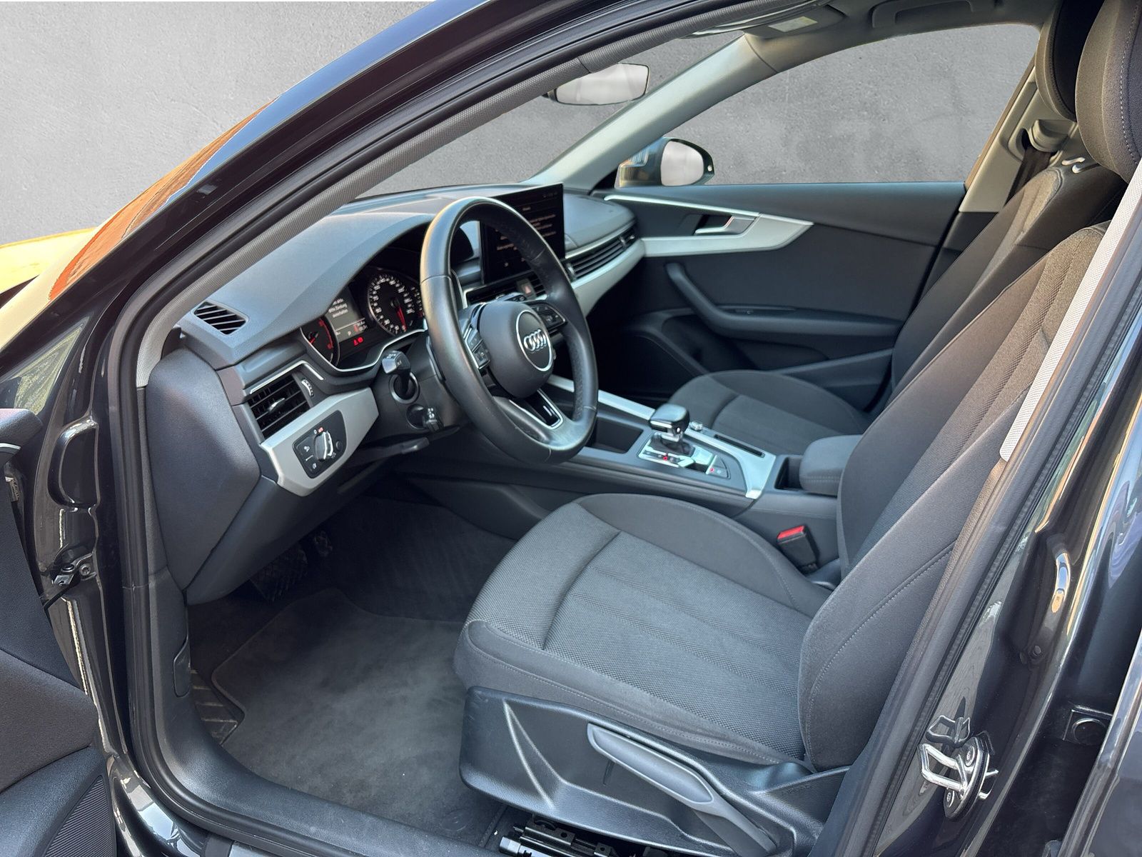 Fahrzeugabbildung Audi A4 Avant 35 TDI SHZ LED AudiConnect