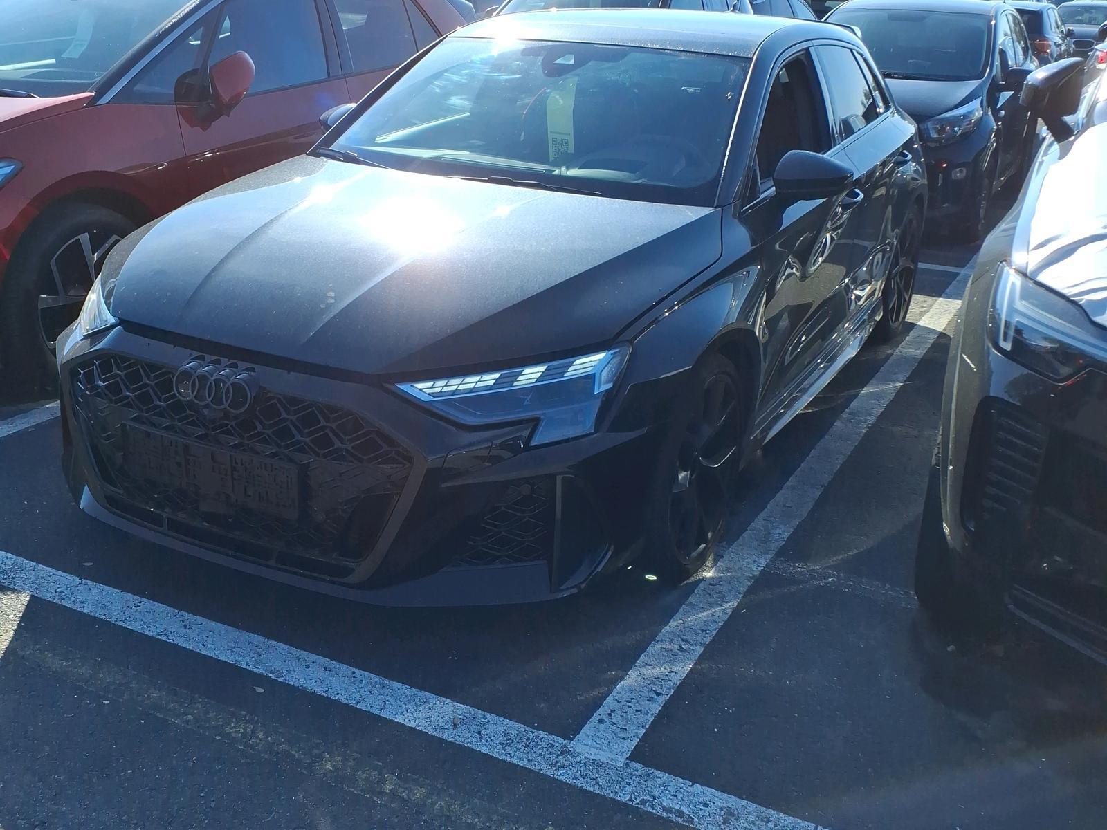 Audi RS3 Sportback TFSI MATRIX PANO CARBON FACELIFT
