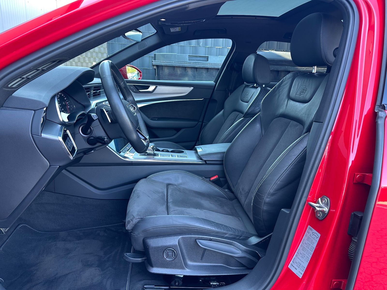 Fahrzeugabbildung Audi A6 Avant 3.0 TDI Qu S-Line NAV+LED+PANO+KAM+ACC
