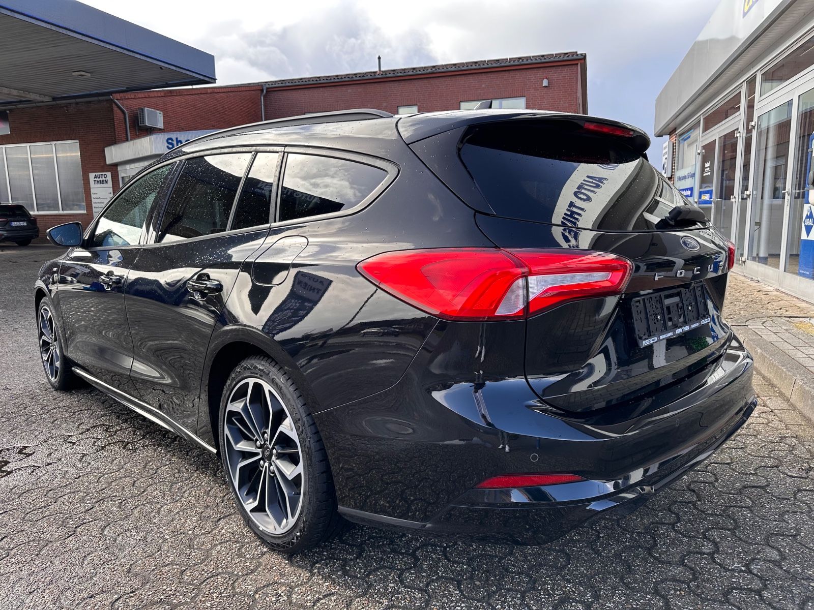 Fahrzeugabbildung Ford Focus Turnier ST-Line 1.5 EB ACC/eHeck/LED/Navi