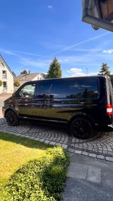 Volkswagen T5 Kombi - Volkswagen T5 Kombi mit Diesel-Antrieb: Navigationssystem, Kleinbus