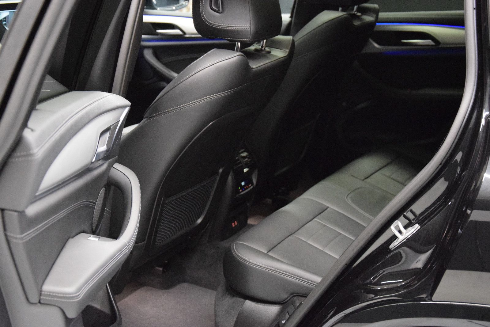 Fahrzeugabbildung BMW X4 xDrive 30 d M Sport ACC Pano Leder AHK STHZ