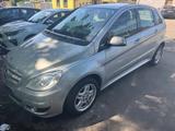 Mercedes-Benz B 170 NGT BlueEFFICIENCY - - Mercedes-Benz B 170 mit CNG-Antrieb