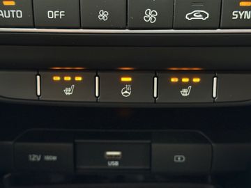 Kia Ceed SW 1.5T Klima Kamera SHZ LHZ