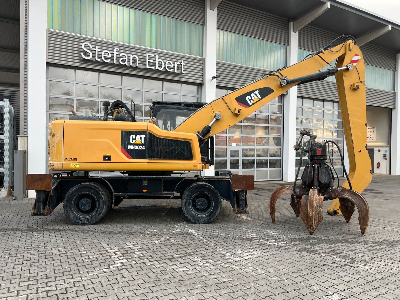 Fahrzeugabbildung CAT MH3024 / MH 3024 / Greifer / 2018 / 10.735h