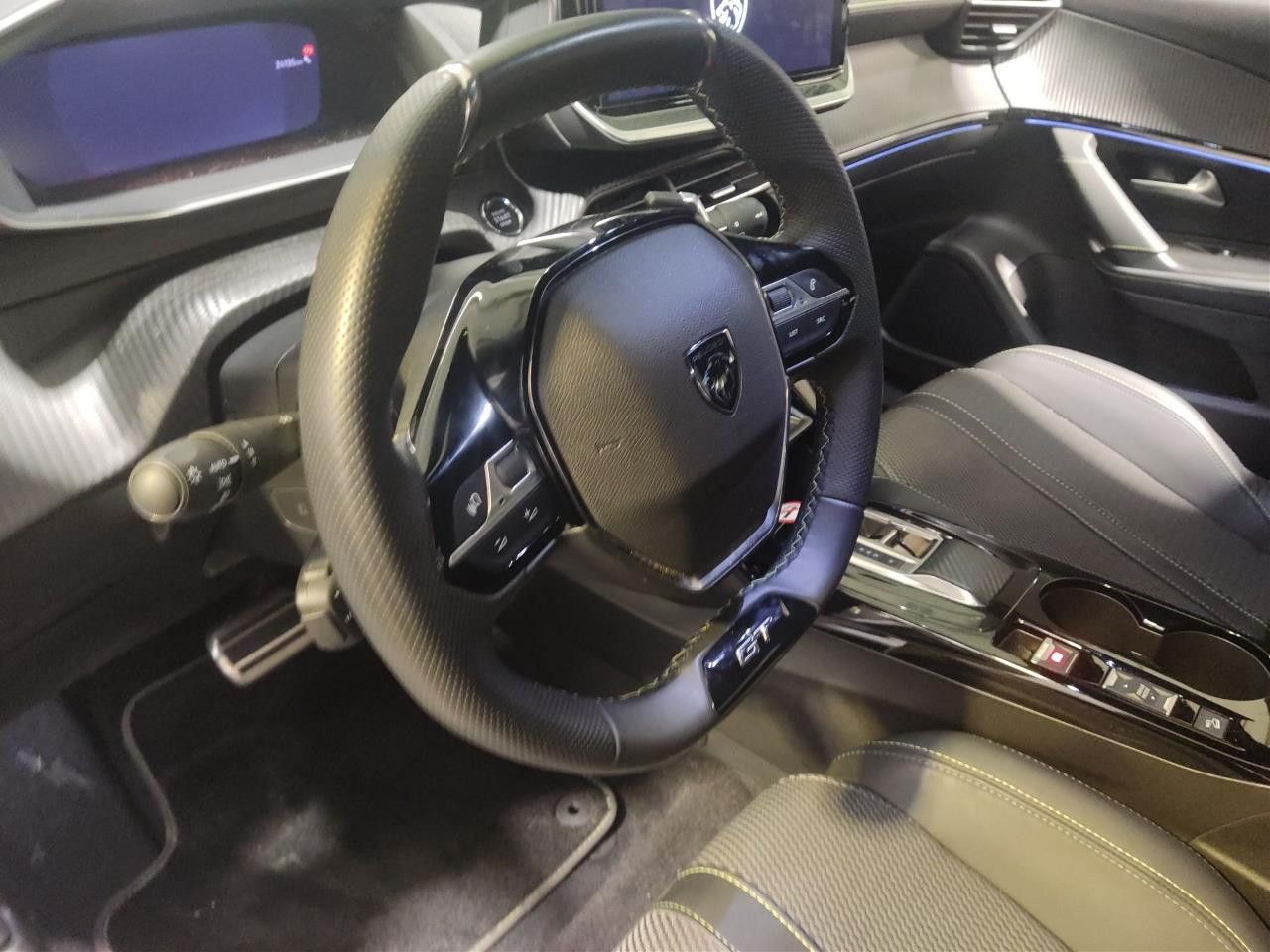 Fahrzeugabbildung Peugeot 2008 GT MildHybrid 145 e-DSC6