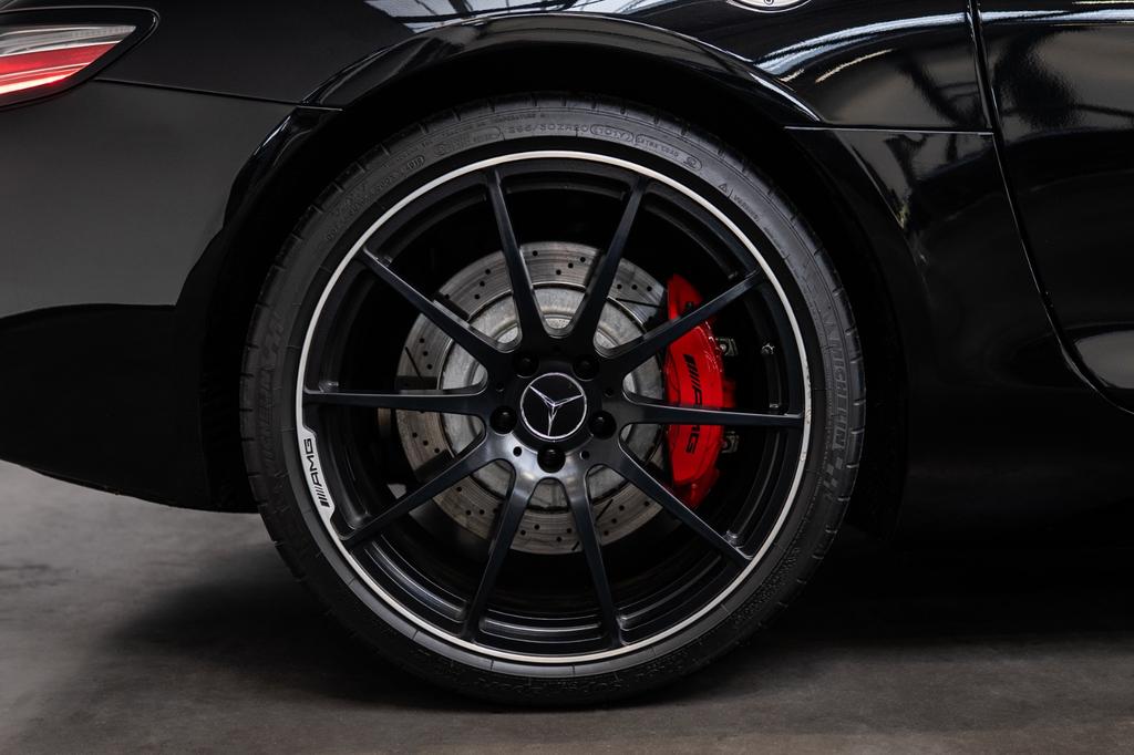 Mercedes-Benz SLS AMG