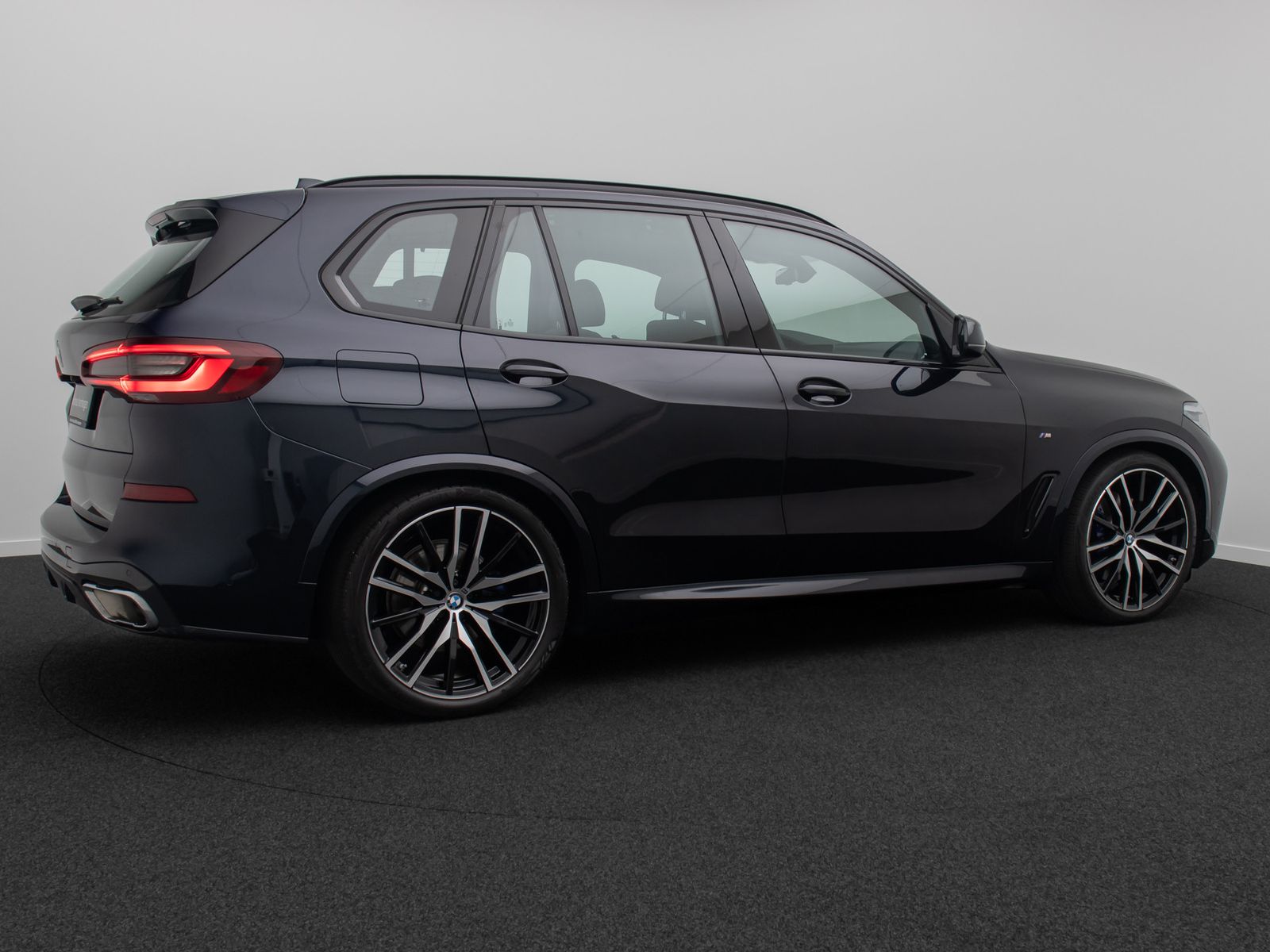 Fahrzeugabbildung BMW X5 xD30d M Sport H/K Panorama HUD DAB SoftCl 22"