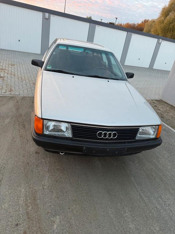 Audi 100