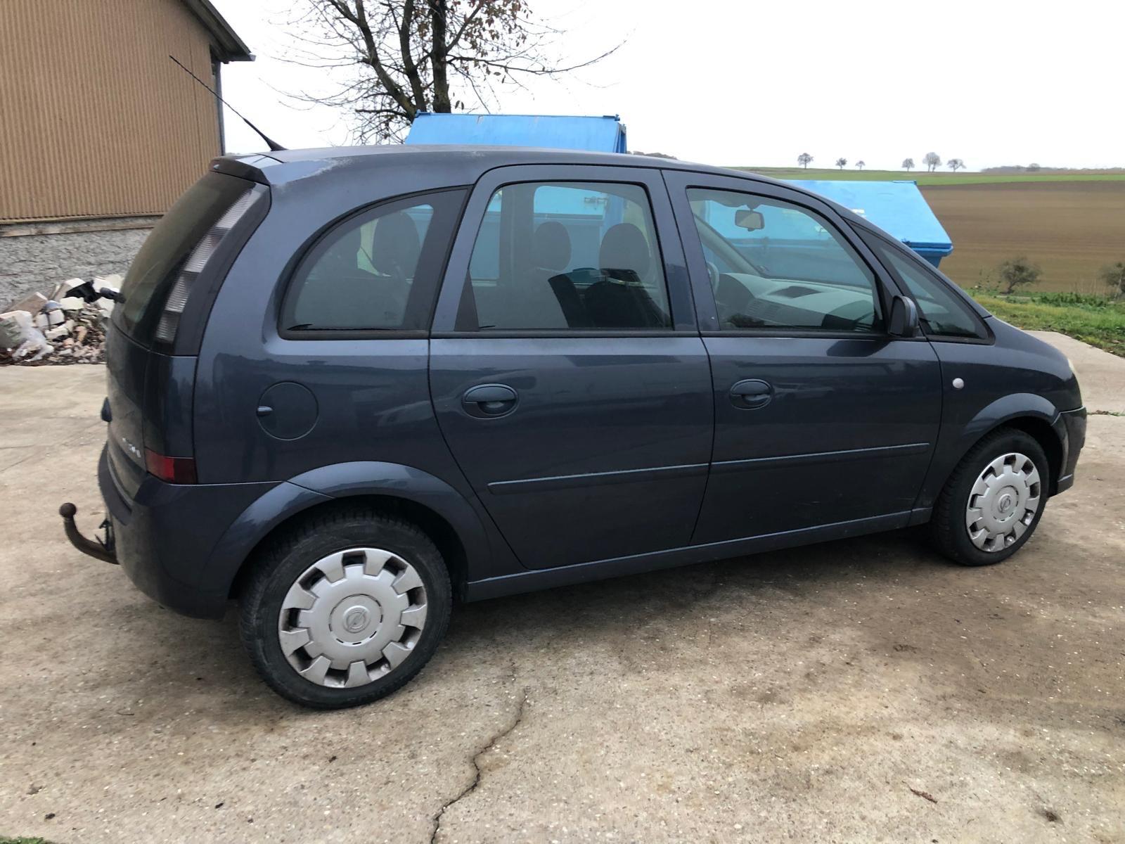 Opel Meriva 2012 — вигляд ззаду