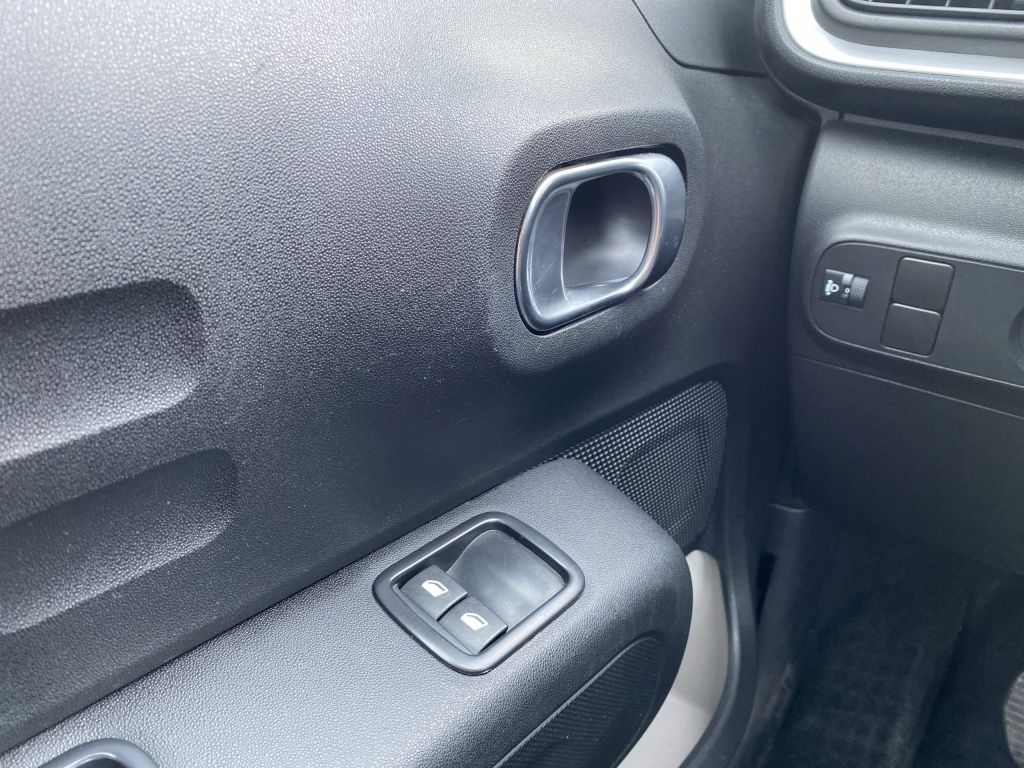 Fahrzeugabbildung Citroën C3 PT 83 S&S C-SERIES *PDC hinten*Klimaautom*