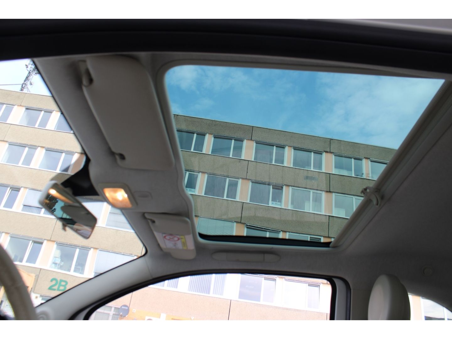 Fahrzeugabbildung Fiat 500 Lounge Klima Radio CD GJR PDC Pano Bluetooth