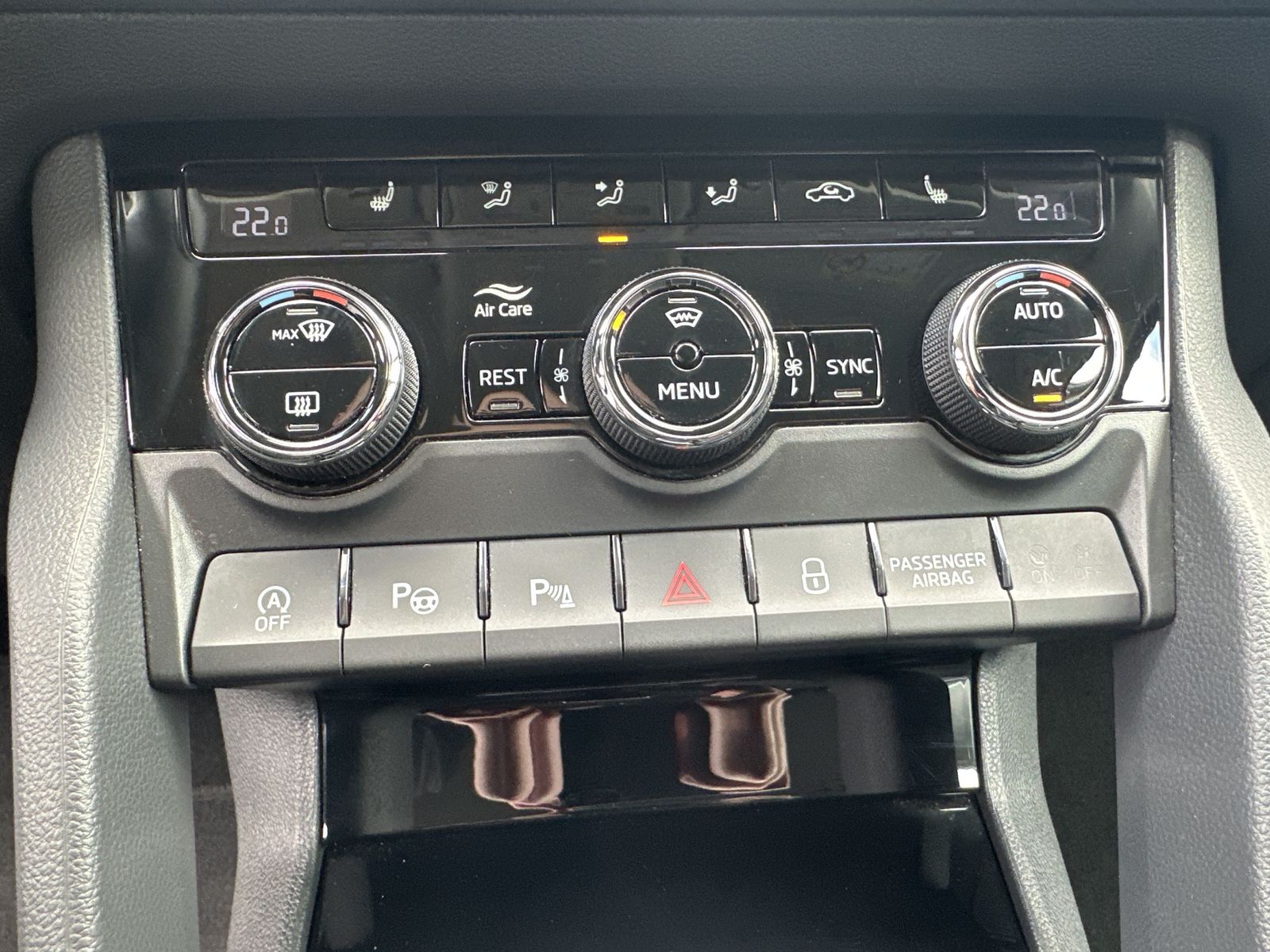 Fahrzeugabbildung SKODA Kodiaq 2.0 TDI Tour DSG NAV+LED+ACC+KAMERA+19ZO