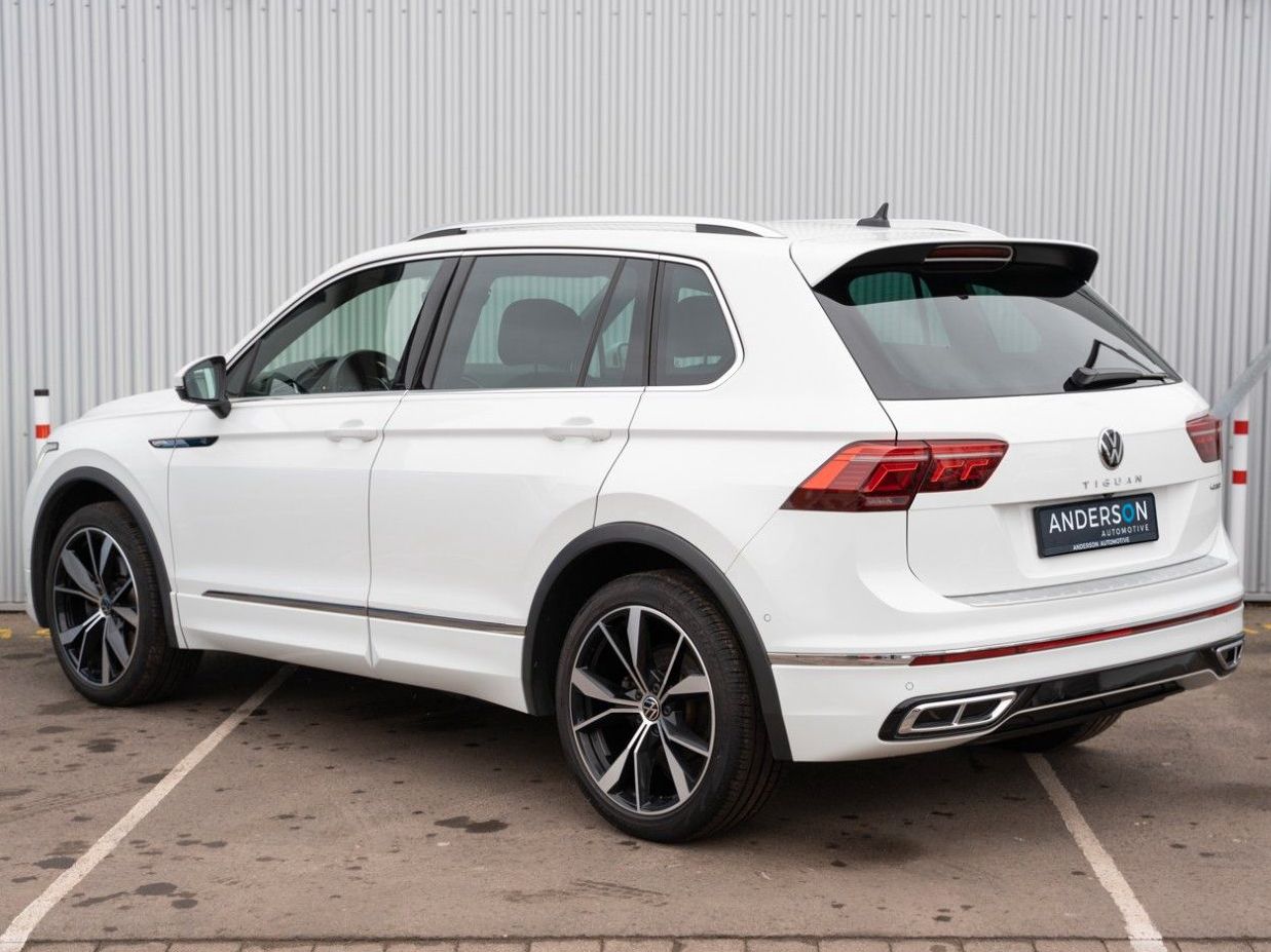 Fahrzeugabbildung Volkswagen TIGUAN 2.0 TDI R-LINE 4M MATRIX KAM DCC AHK
