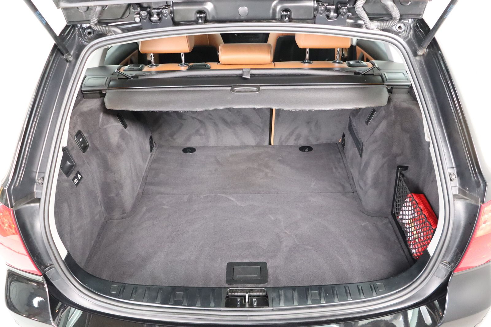 Fahrzeugabbildung BMW 318 i Touring * Xenon * Leder * Pano *