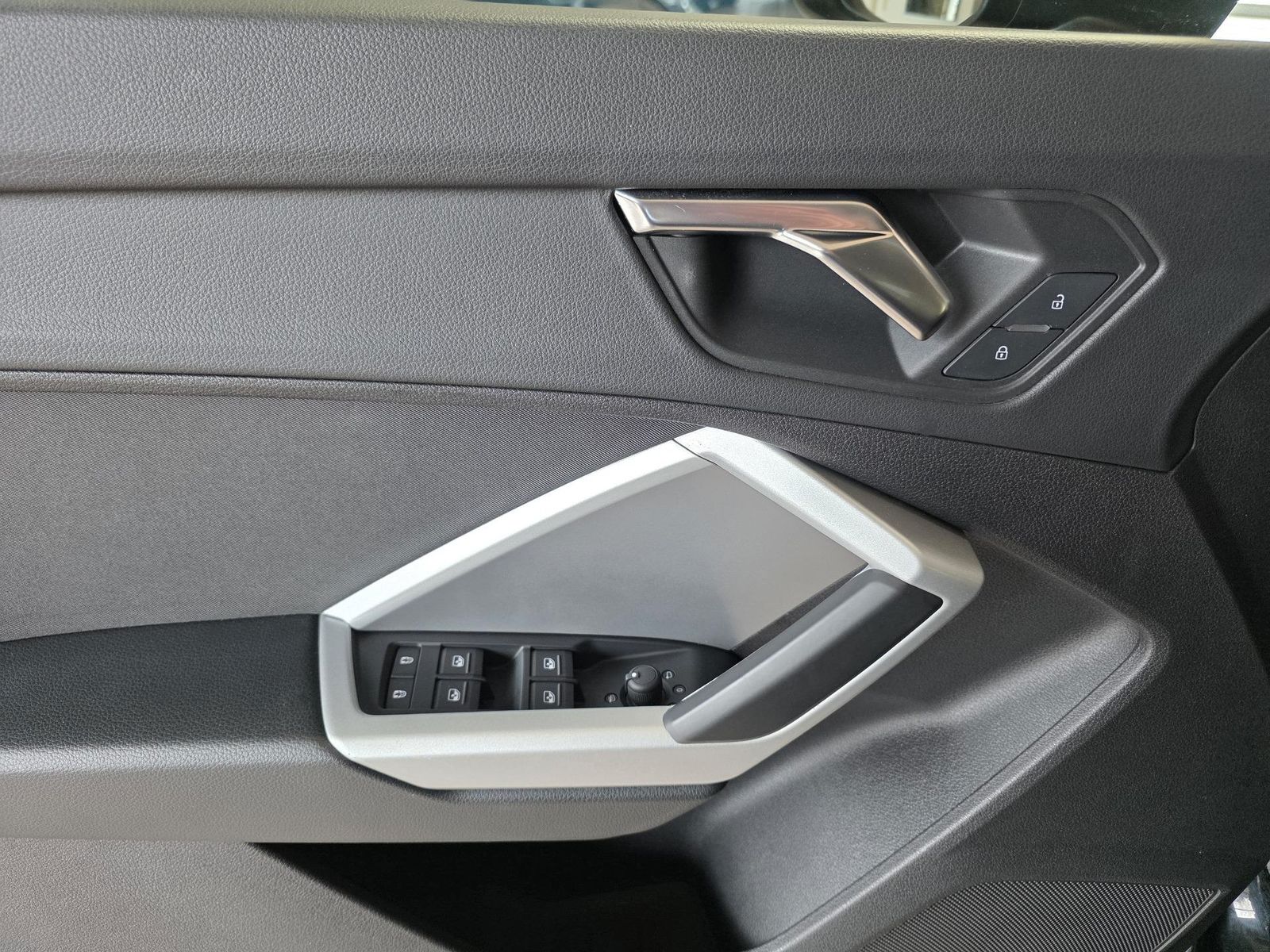 Fahrzeugabbildung Audi Q3 35 TDI DSG/Navi/DAB/Totwinkel/VZE