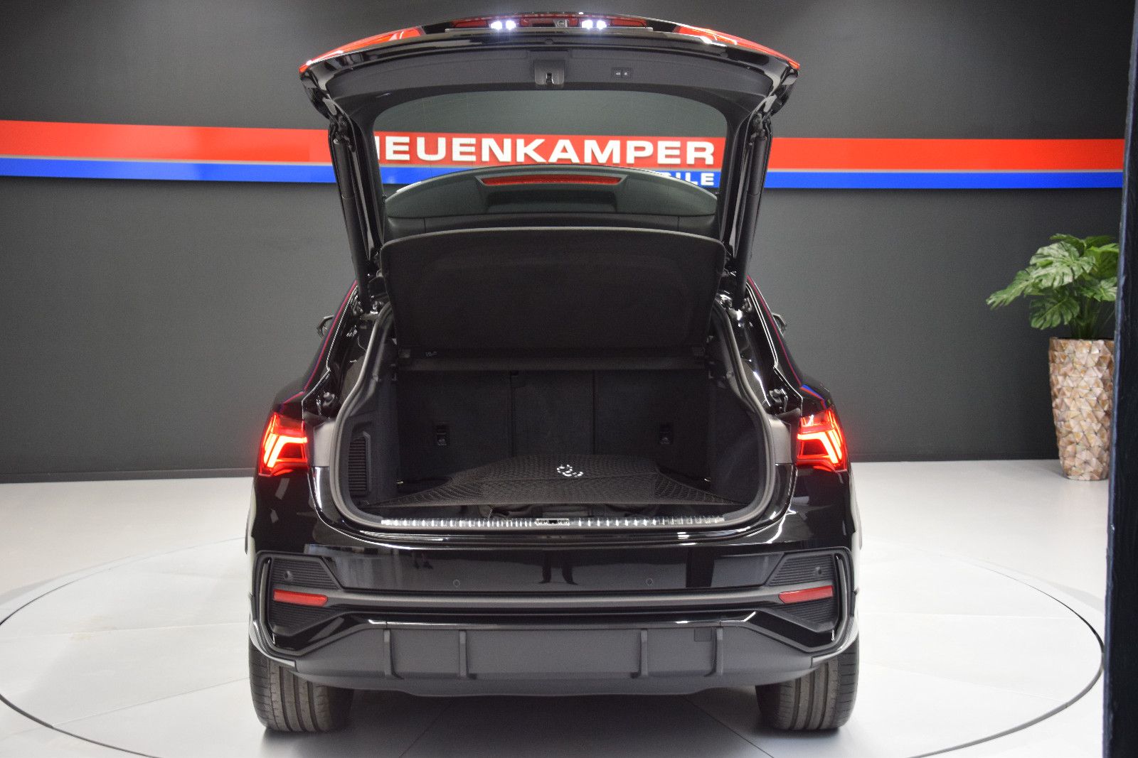 Fahrzeugabbildung Audi Q3 Sportback 45 TFSI e S line ACC Ambiente el.Hk