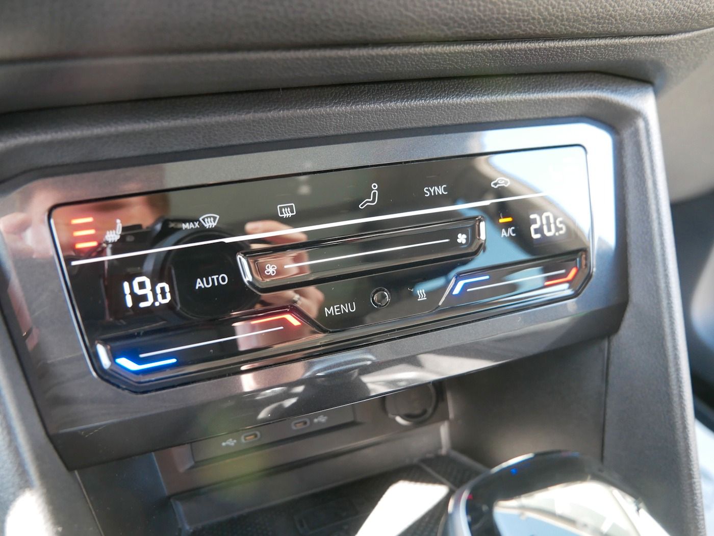Fahrzeugabbildung Volkswagen Tiguan Allspace 2.0 4x4 Move NEU72T 7-Sitzer DAC