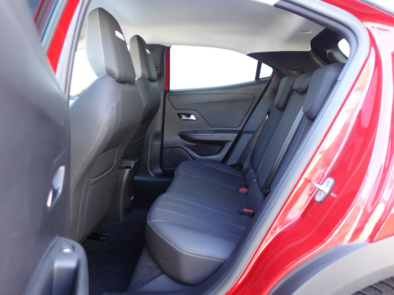 Fahrzeugabbildung Opel Mokka 1.2 Turbo Elegance Sitzh.,PDC,Kamera,Navi