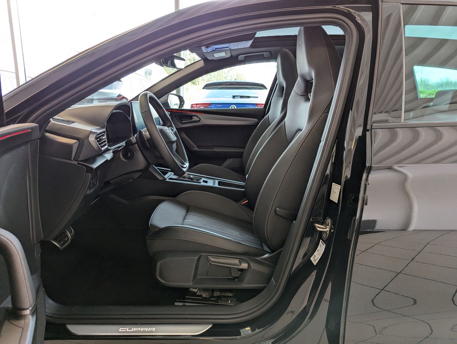 Fahrzeugabbildung CUPRA Leon 2.0 TSI VZ 4Drive Vision+ Matrix Pano ACC