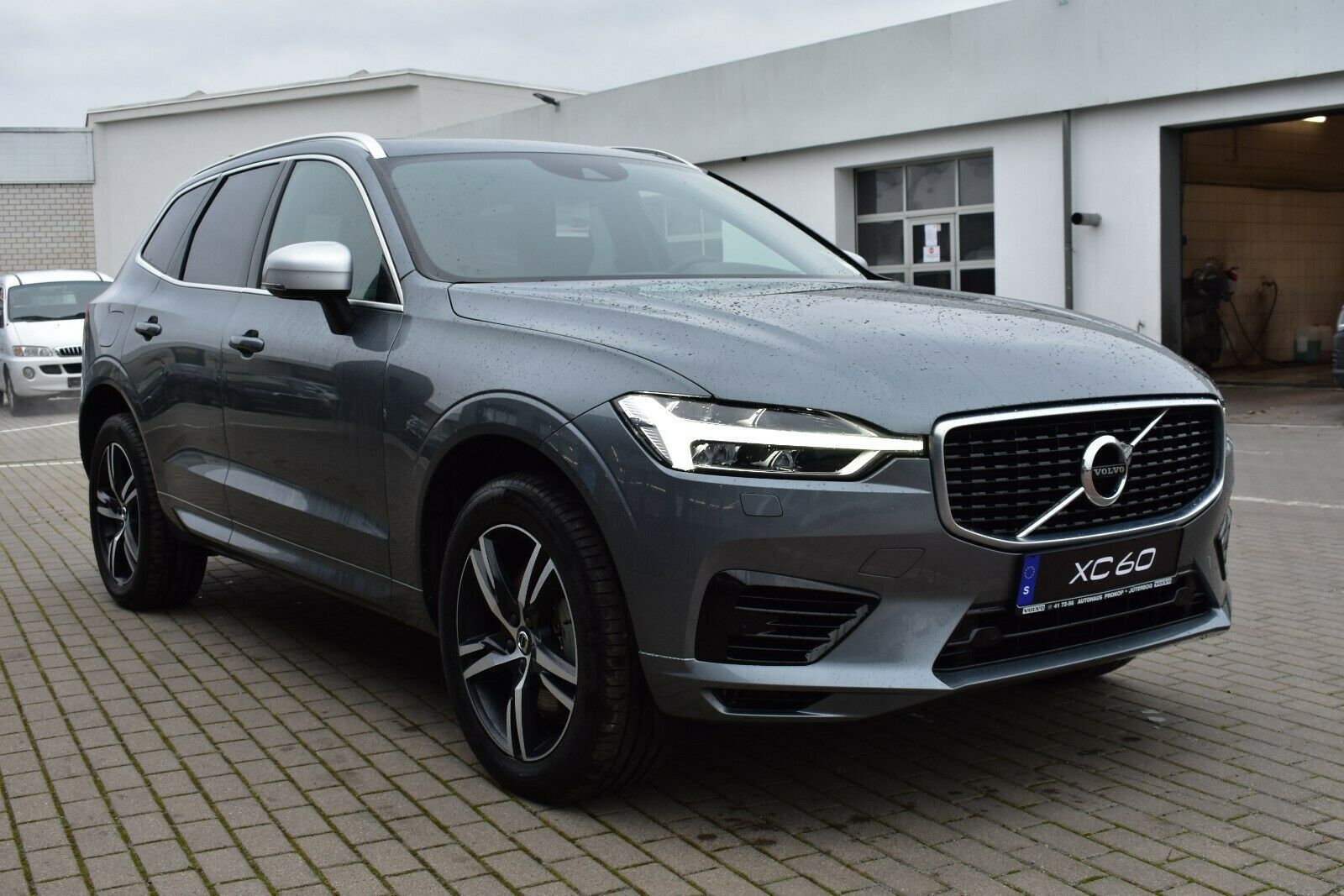 Fahrzeugabbildung Volvo XC60 T8 Twin Eng* R-Design Luft*ACC*AHK*AWD*STHZ