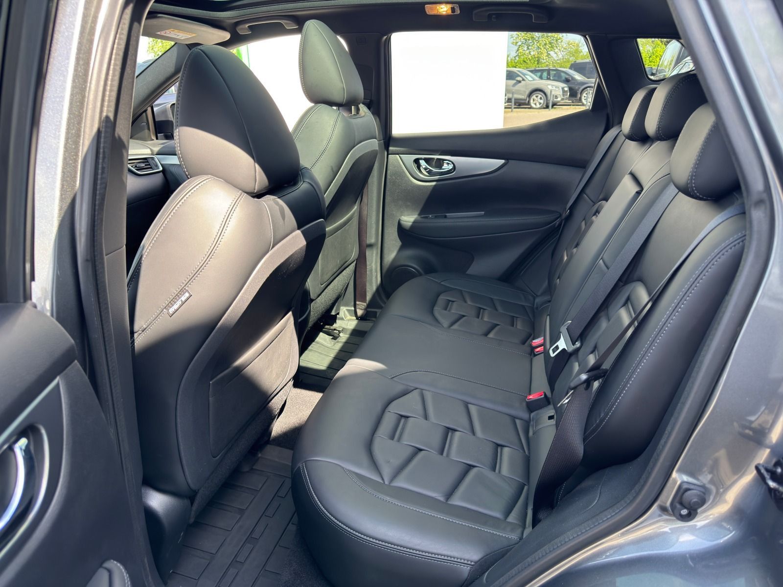 Fahrzeugabbildung Nissan Qashqai Tekna + 159PS 6-Gang