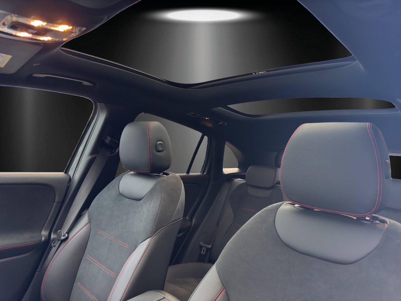 Fahrzeugabbildung Mercedes-Benz GLA 200 d MOPF AMG Premium DISTRO Pano LED KeyGo