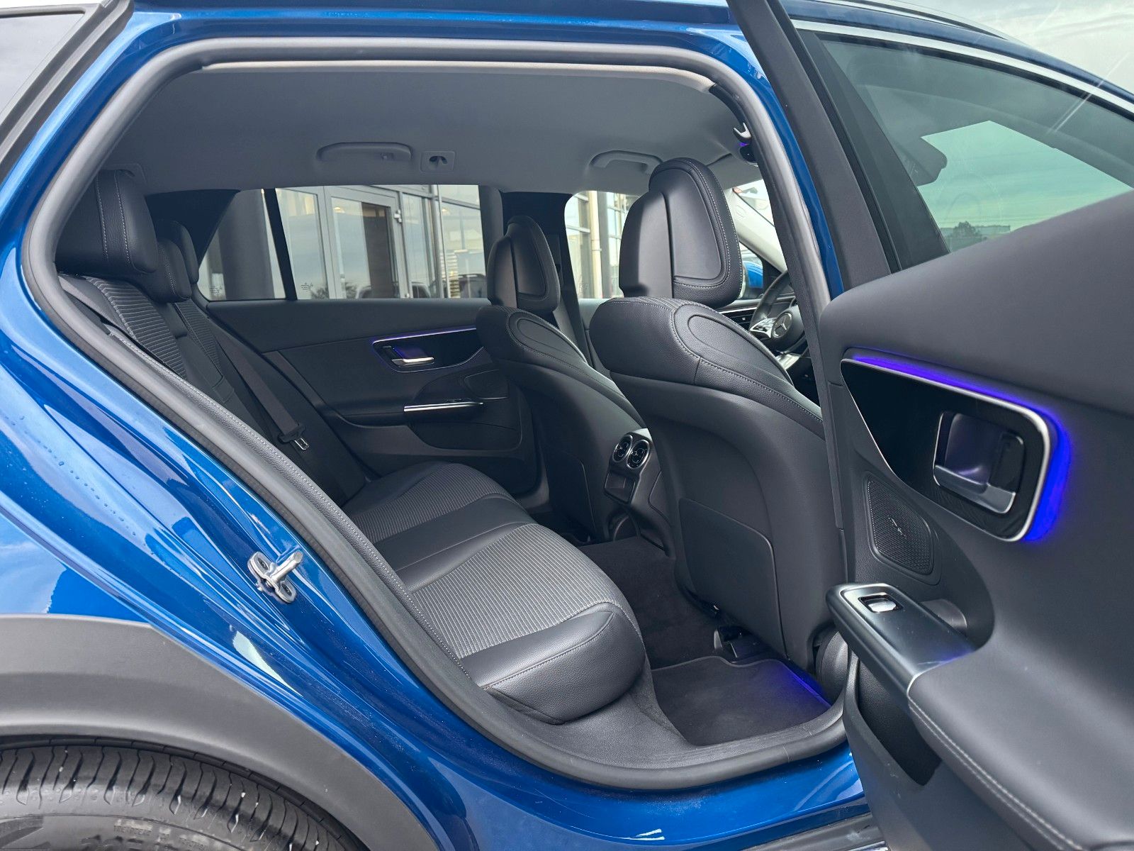 Fahrzeugabbildung Mercedes-Benz C 200 T All Terrain 4M+Ambiente+360+Augmented