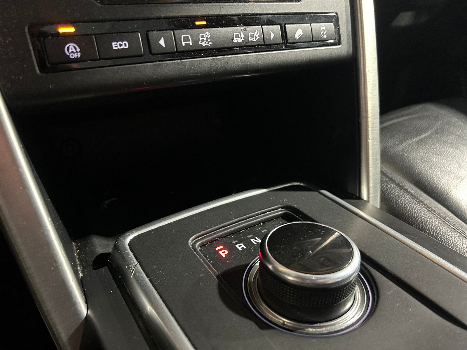 Fahrzeugabbildung Land Rover Discovery Sport SE AWD/PANO/ACC/NAVI/KAMERA/SHZ