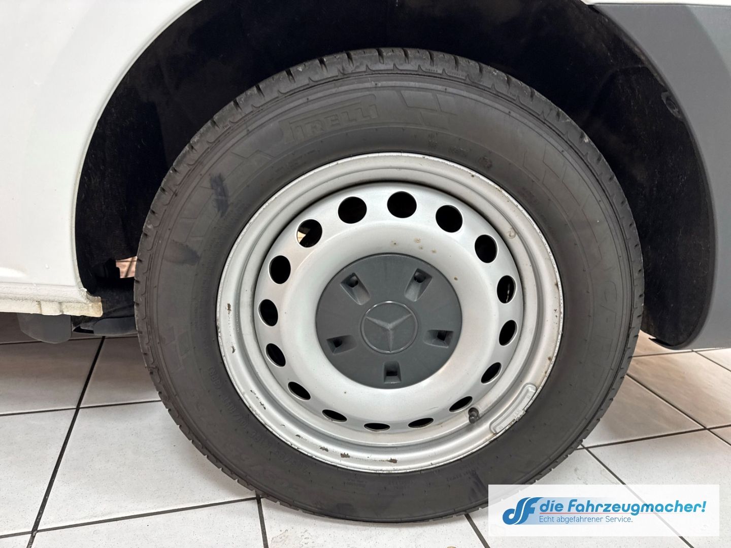 Fahrzeugabbildung Mercedes-Benz Vito Kasten 114 CDI BT RWD extralang AHK Parkle