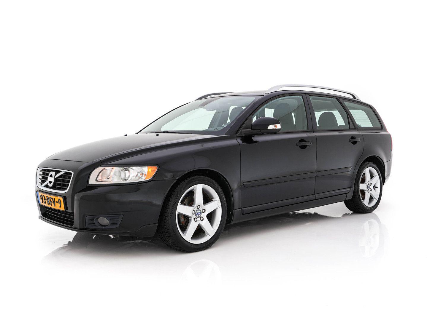 Volvo V50 2011 — interior