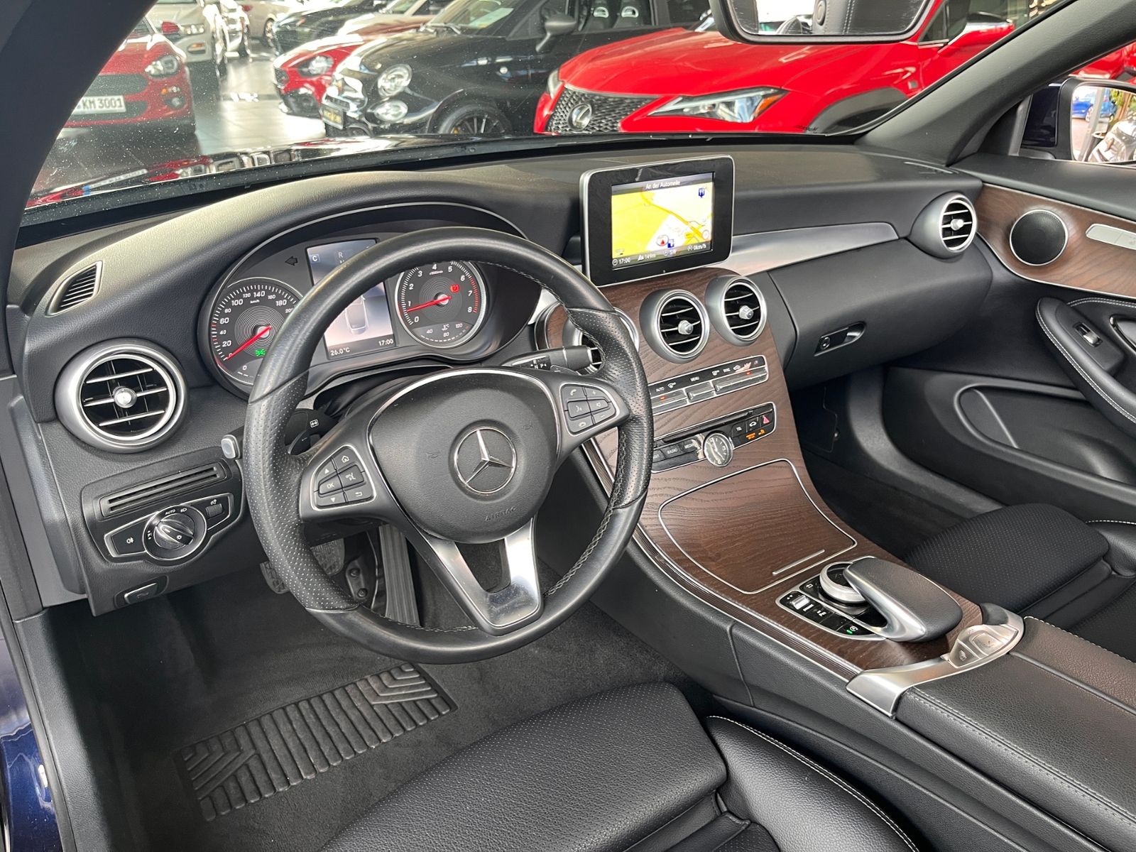 Fahrzeugabbildung Mercedes-Benz C 300 Cabrio  9G-TRONIC LED NAV SHZ PDC 17"