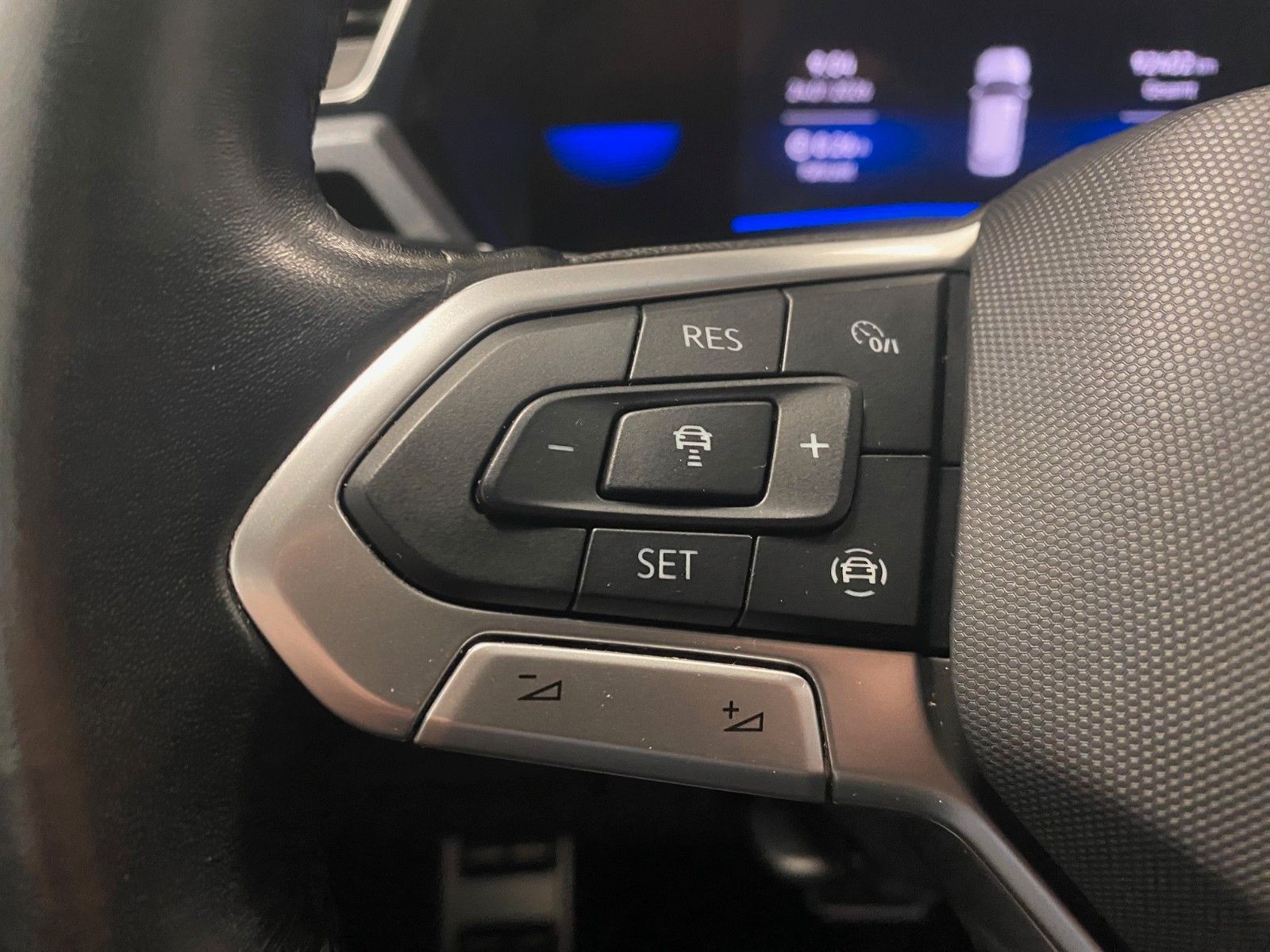 Fahrzeugabbildung Volkswagen Touran 1.5 TSI DSG ACTIVE+7 Sitze+ACC+NAVI+Totwi