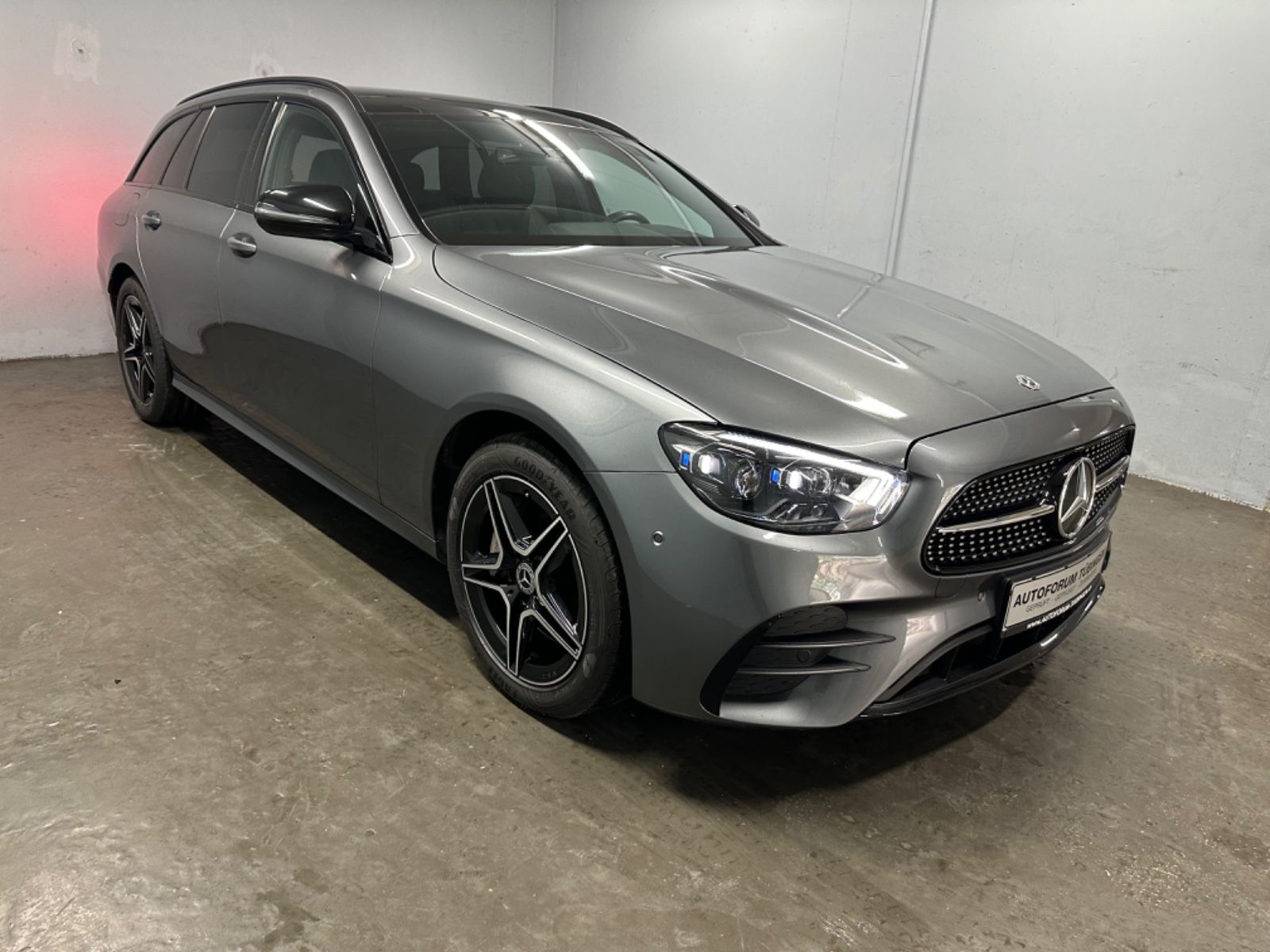 Fahrzeugabbildung Mercedes-Benz E 300 de 4MATIC T *AMG-LINE*PANORAMA*AHK*SOUNDSY