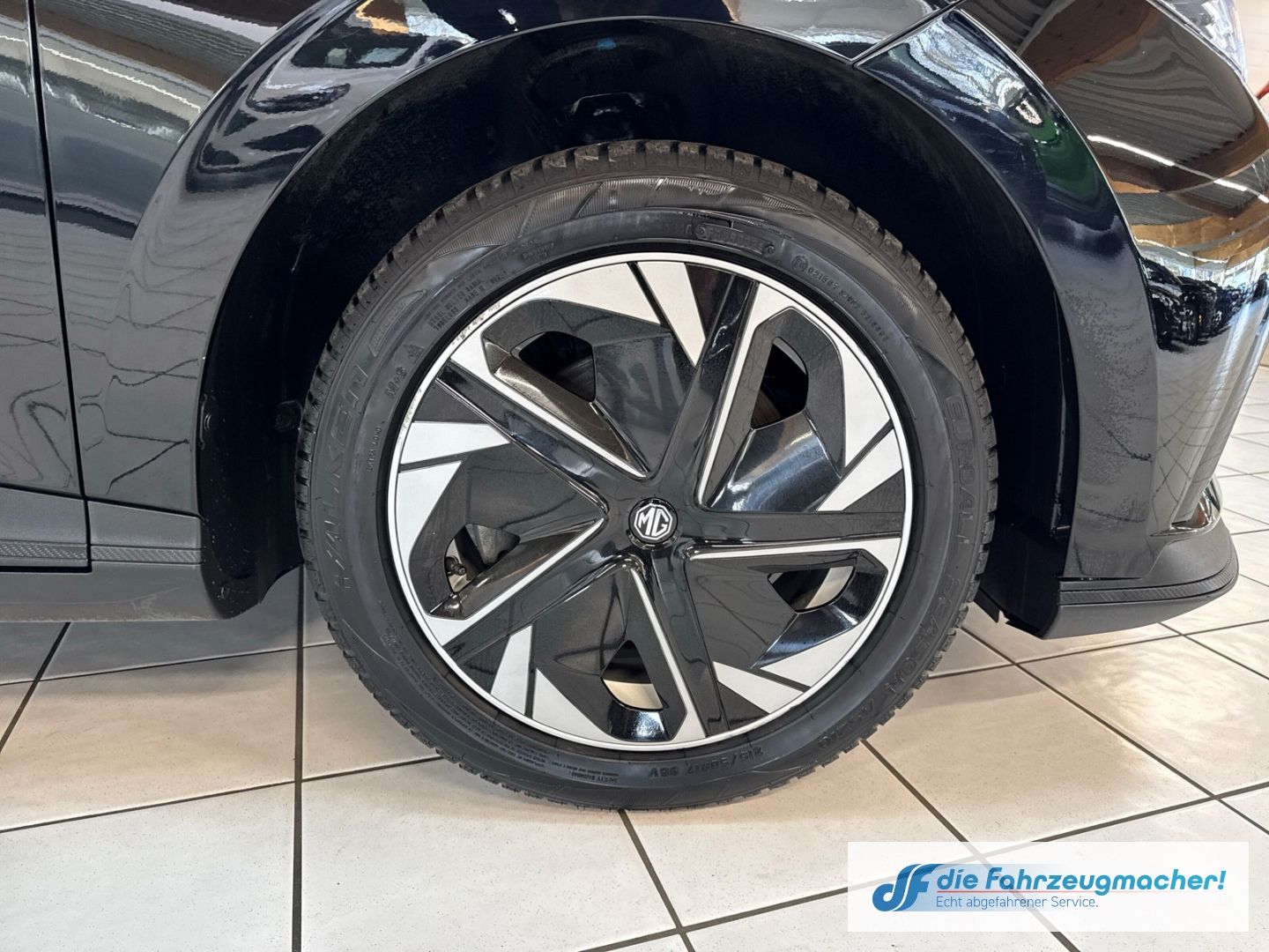 Fahrzeugabbildung MG MG4 Luxury Elektromotor 150 kW Digitales Cockpit