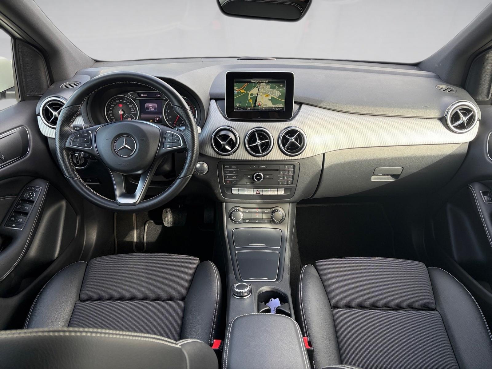 Mercedes-Benz B 180 1.6 L Edition B DSG RFK NAVI SHZ GRA PDC