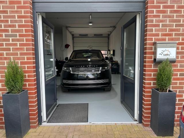 showroom-image-bottom
