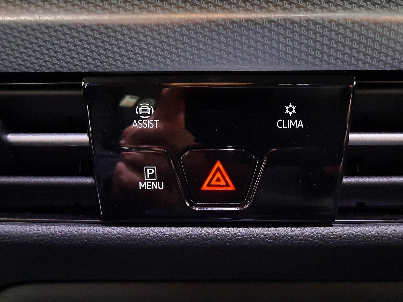 Fahrzeugabbildung Volkswagen Golf TSI Goal DSG *AHK*Cam*LED*App-Conn*Sitzhzg*
