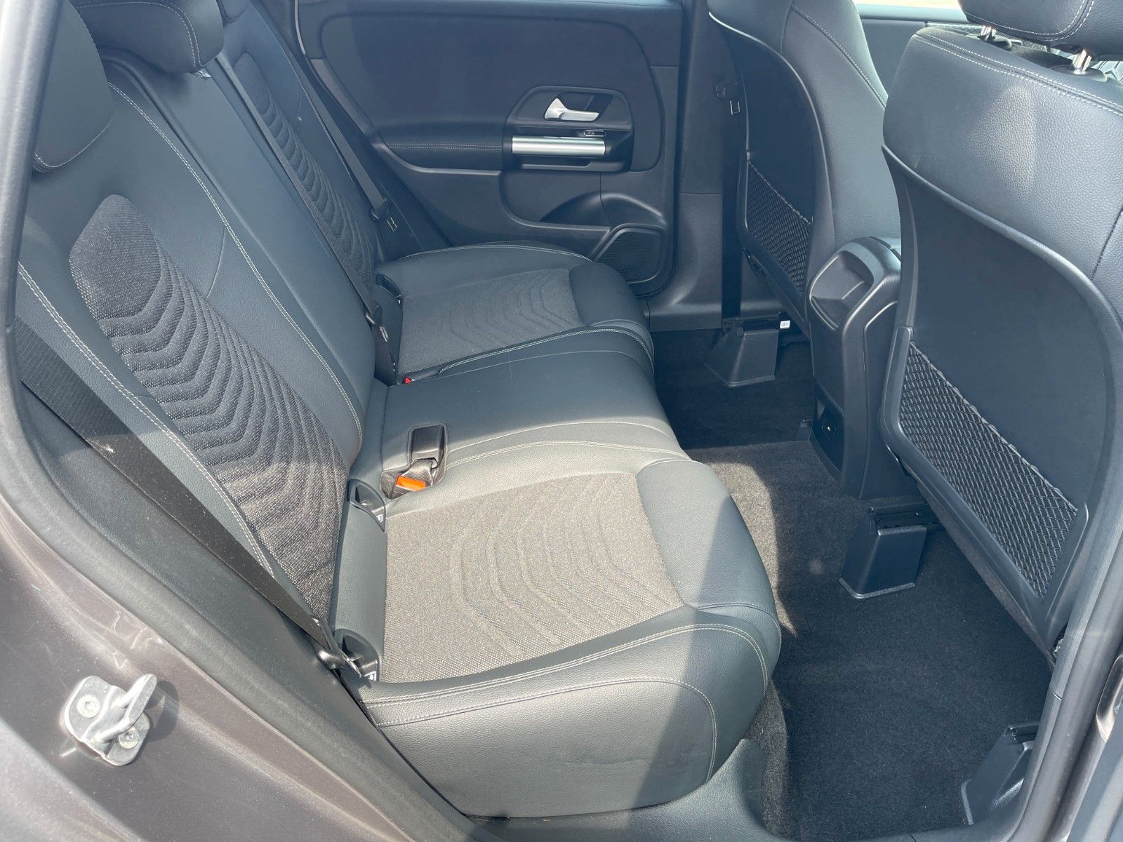 Mercedes-Benz B 180 d Kamera Leder Navi LED PDC Alu foto 13