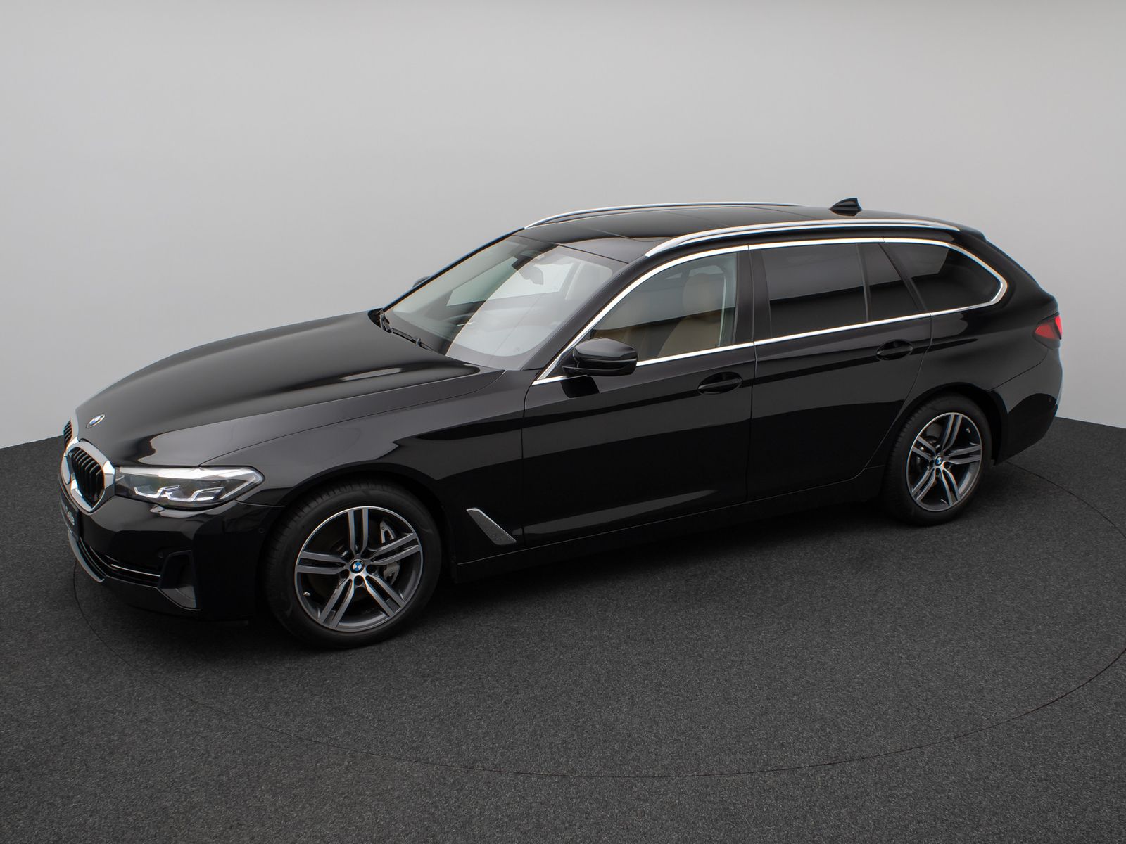 Fahrzeugabbildung BMW 530d  xD Panorama Kamera DAB HiFi AHK Alarm ACC