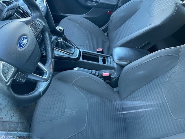 Fahrzeugabbildung Ford Focus Turnier Titanium AHK Navi HÄNDLER/EXPORT