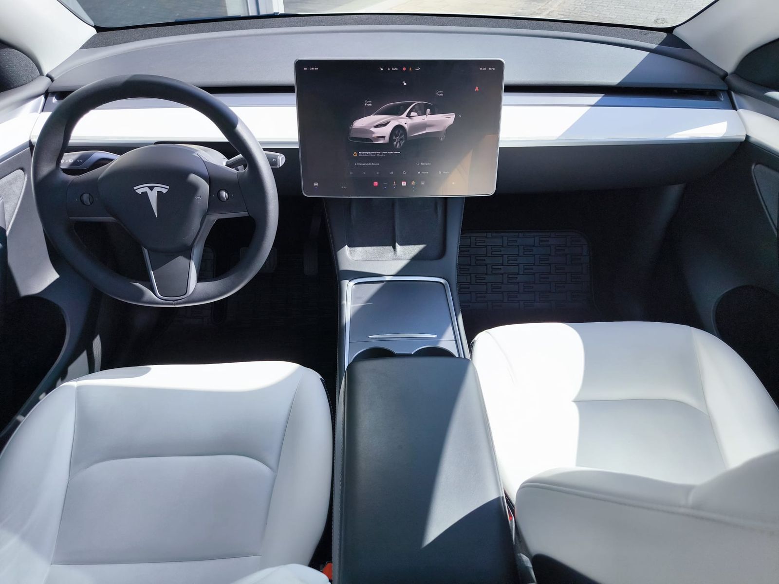 Fahrzeugabbildung Tesla Model Y LR Dual AWD PANO+STDHZ+NAVI+LED+ACC+19"+